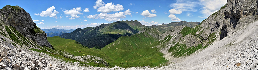 Panoramica dalla Bocchetta di Corna Piana in discesa verso il Passo Branchino